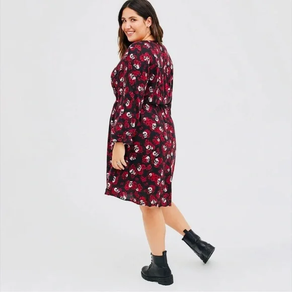 Torrid Skulls And Roses Waist Tie Roll Tab Sleeve Midi Dress Size 1X - Picture 3 of 14